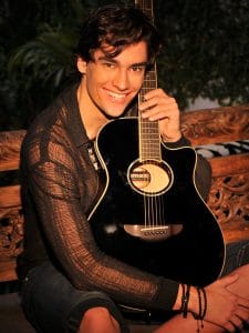 José María irrumpe en la escena musical con “Salte de mi cabeza”