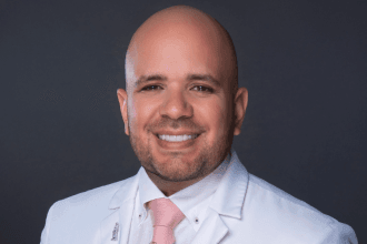 Dr. José Rosales recibe el Cacique de Oro 2025