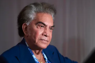 José Luis “El Puma” Rodríguez, obligado a bajarse de un avión